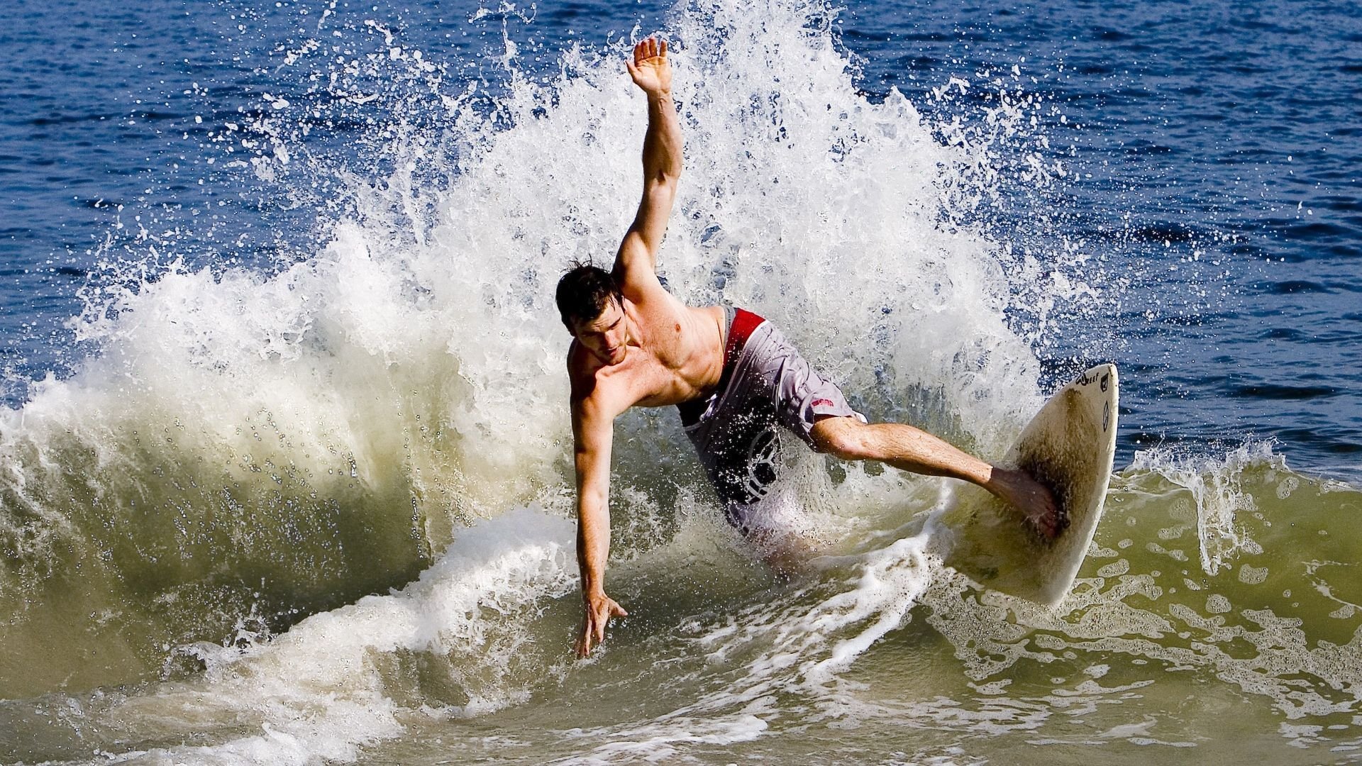 “意甲战况激烈，豪门争锋不断”，意甲的豪门